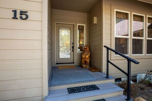 Exterior detail - POPL15-Contemporary Sunriver Getaway | AC, Hot Tub (Sunriver)
