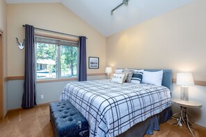 3 bedrooms, travel cot, free WiFi, bed sheets