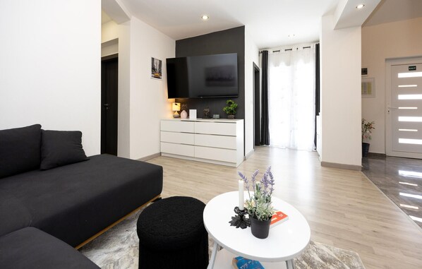 Smart TV, fireplace, foosball