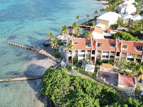 Beachfront Penthouse: 3BD/3BA