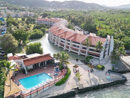 Beachfront Penthouse: 3BD/3BA