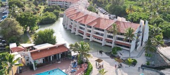 Beachfront Penthouse: 3BD/3BA