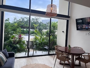 华丽公寓, 泳池景观 | 餐厅