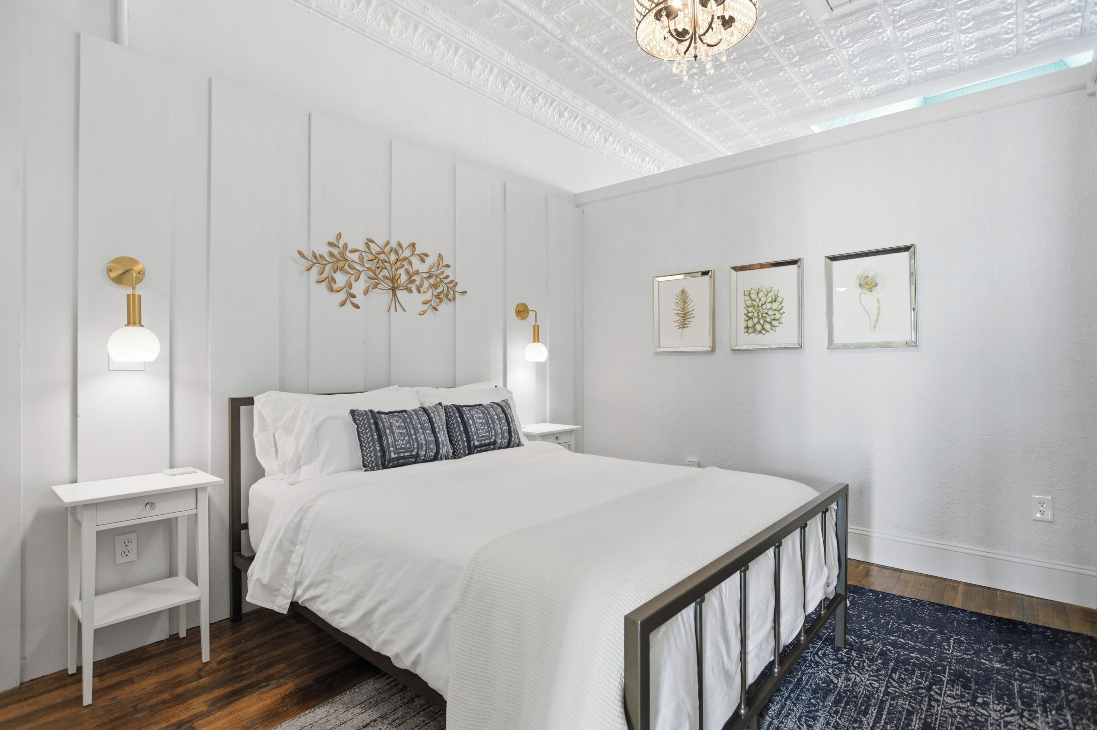 2 habitaciones, escritorio, tabla de planchar con plancha y wifi gratis 
