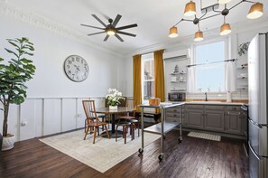 Fridge, microwave, oven, stovetop - Cozy 2BR Loft in Downtown Charleston, IL (Charleston)