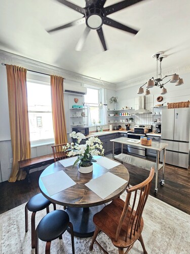 Cozy 2BR Loft in Downtown Charleston, IL