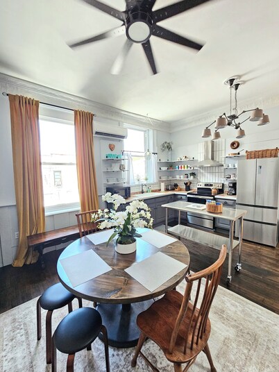 Cozy 2BR Loft in Downtown Charleston, IL