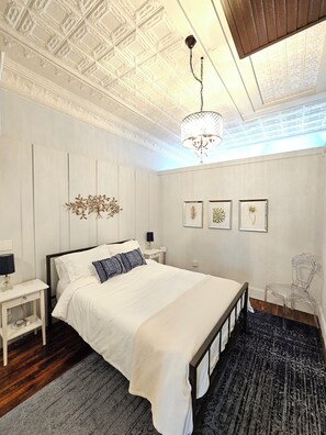 2 soverom, skrivebord, strykejern/-brett og wi-fi (inkludert)