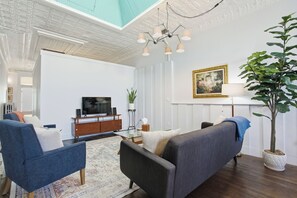 Smart TV - Cozy 2BR Loft in Downtown Charleston, IL (Charleston)