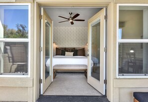 3 bedrooms, desk, iron/ironing board, travel cot - Hillside Harmony Luxury Comfort (Boise)