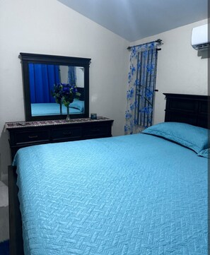 2 bedrooms, iron/ironing board, WiFi, bed sheets