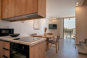 Villa Quercus | Eget kök | Kylskåp, mikrovågsugn, ugn och diskmaskin