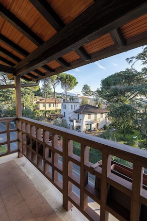 Estudio, vistas al jardín | Wifi gratis. IL CASTELLETTO