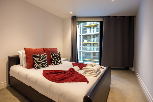 2 habitaciones, tabla de planchar con plancha, wifi y ropa de cama 