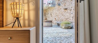 Studio Apartment with Queen Bed - Casa da Brêa