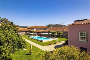 室外游泳池，恒温泳池