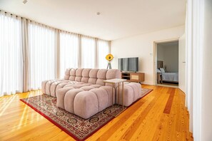 7 bedrooms, iron/ironing board, travel crib, free WiFi