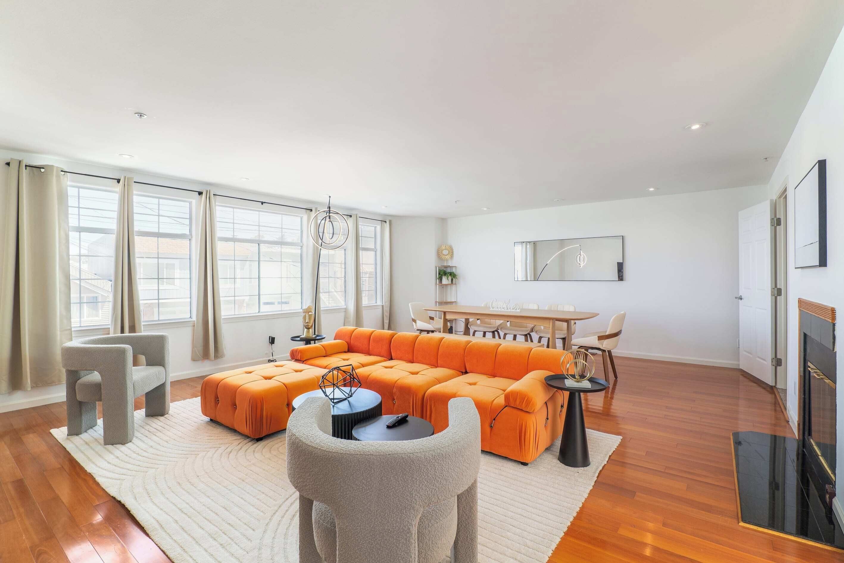 House (5 Bedrooms) | Living area | 43-inch flat-screen TV with cable channels, fireplace