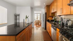 Unclassified image, 4 of 42, button - @ Marbella Lane - Vibrant 5BR Home in Daly City (Daly City)