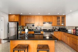 บ้านพัก (5 Bedrooms) | ครัวส่วนตัว | ไมโครเวฟ, เตาอบ, เครื่องชงกาแฟ/ชา, กาต้มน้ำไฟฟ้า