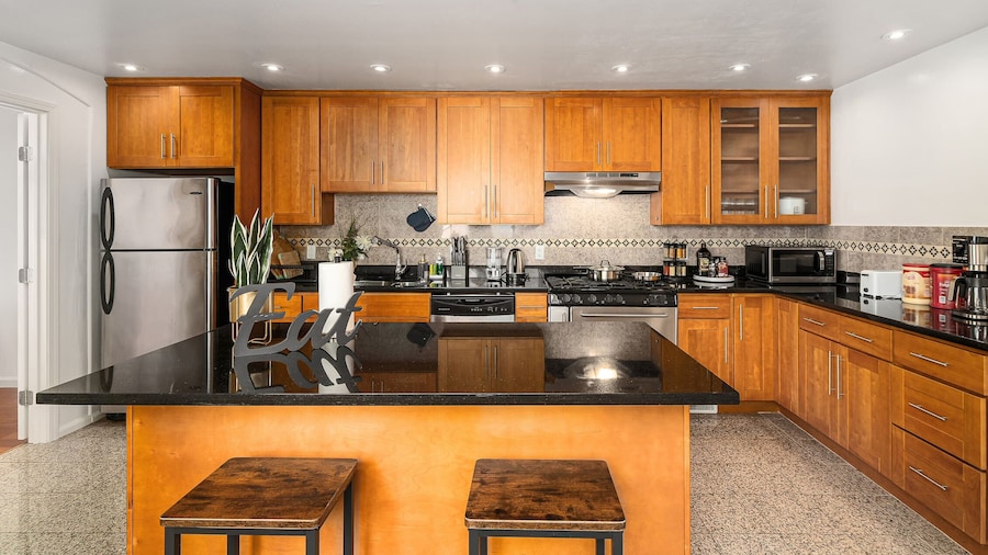@ Marbella Lane - Vibrant 5BR Home in Daly City