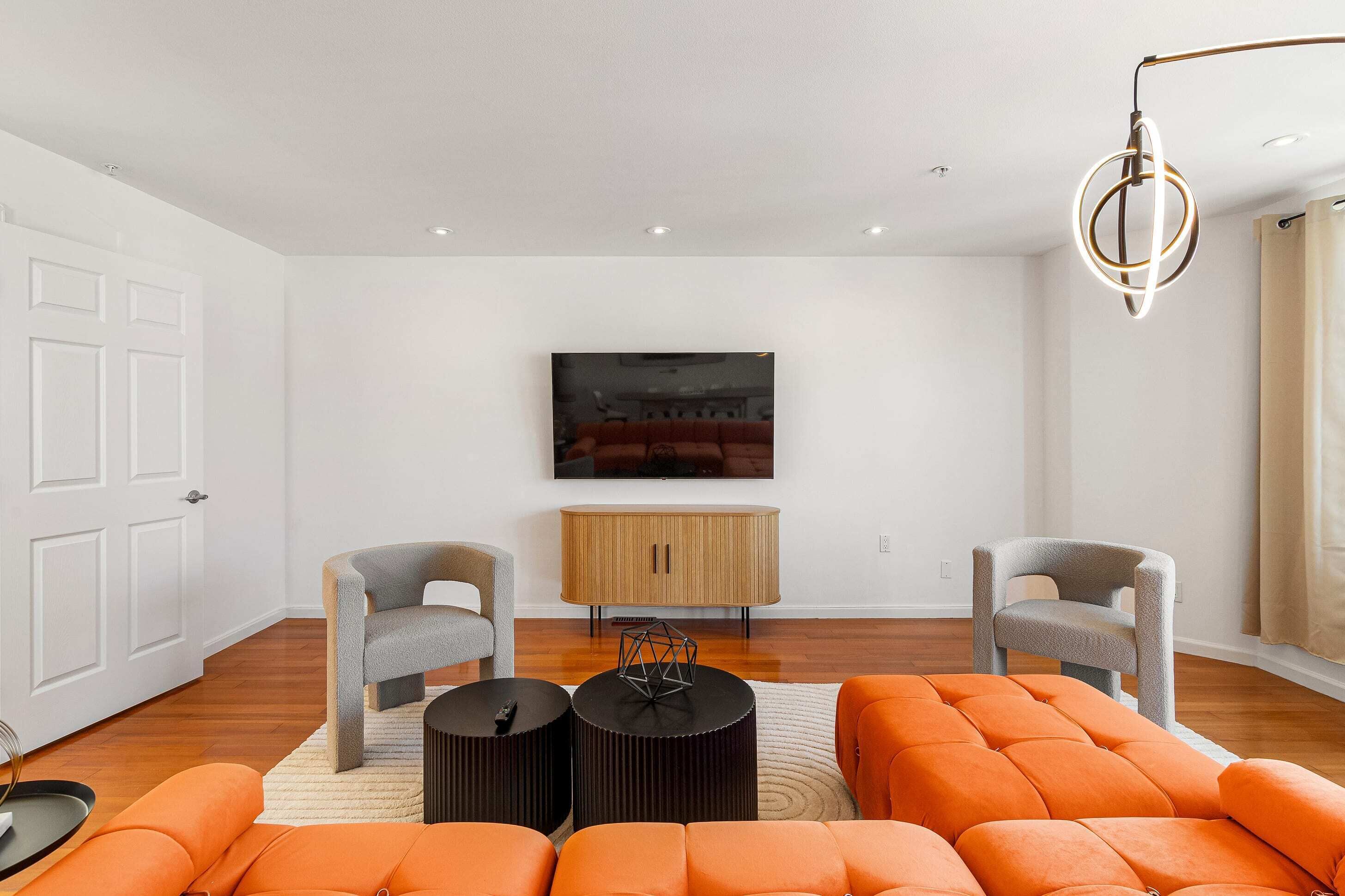 House (5 Bedrooms) | Living room