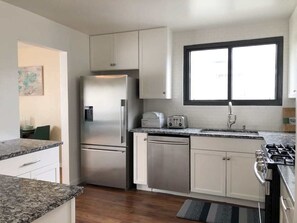 House (3 Bedrooms) | Private kitchen