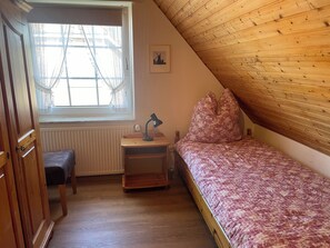 2 makuuhuonetta, silitysrauta/-lauta, Wi-Fi, vuodevaatteet