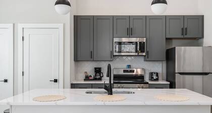 Evelyn 101 - Dramatic 16ft ceilings in this spacious 1 BR in serene Forest Hill