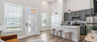 Evelyn 101 - Dramatic 16ft ceilings in this spacious 1 BR in serene Forest Hill