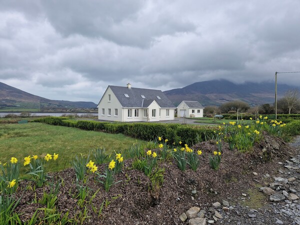 Villa Daffodil - Sleeps 2 & Stunning Seaside Views - County Kerry
