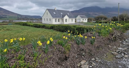 Villa Daffodil - Sleeps 2 & Stunning Seaside Views