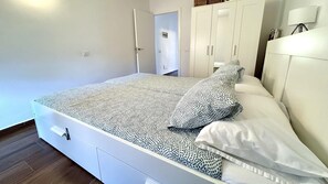 1 chambre, fer et planche à repasser, accès Internet, draps fournis