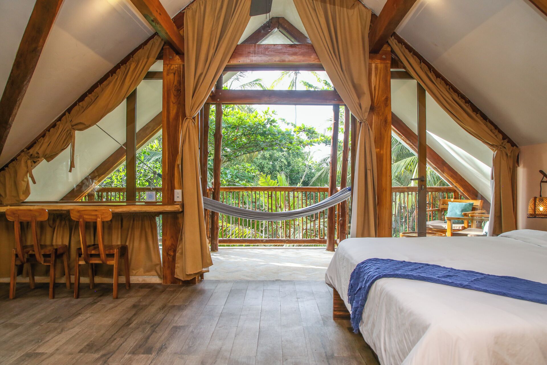 In-room safe, free WiFi, bed sheets