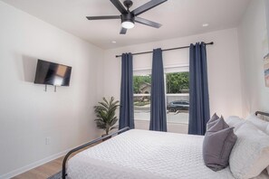 4 bedrooms, iron/ironing board, WiFi, bed sheets