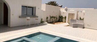 Charming 4-bedroom villa with pooland  with WiFi in delightful Houmt Souk