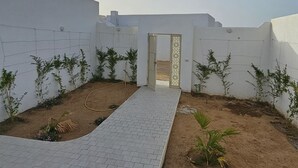 المنطقة المحيطة بالمنشأة