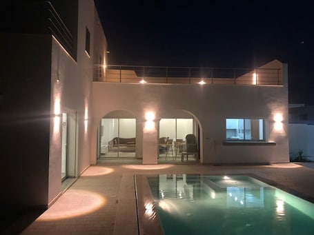 Pool. Charming 4-bedroom villa with pooland with WiFi in delightful Houmt Souk
