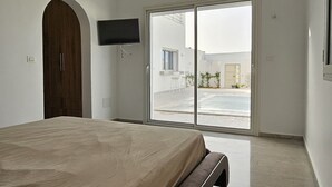 4 عدّة غرف نوم ومكتب وواي فاي