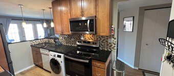 Charming 1-bedroom apartment with WiFi, AC in Glenview, great school district