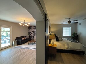 4 室のベッドルーム、アイロン / アイロン台、WiFi、ベッドシーツ