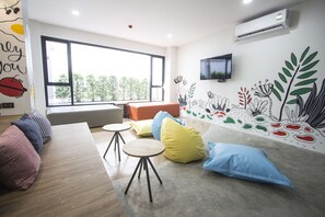 Living area - All Days Hostel (Bangkok)