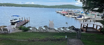 Charming 2-bedroom Ranch Style Waterfront Mobile with Boat dock in Meredith - AC