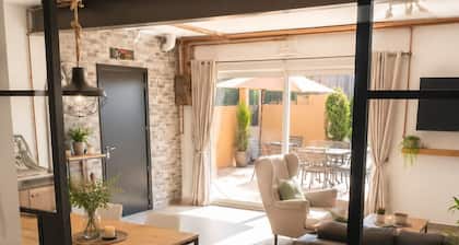 Loft in the villa, swimming pool, parking, enclosed garden.