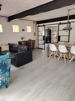 Smart TV, books, stereo, printers