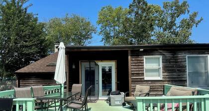 North Cape May Paradise! Pool, Outdoor Bar, Pet Friendly!