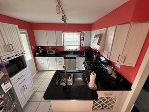 Fridge, microwave, oven, stovetop - North Cape May Paradise! Pool, Outdoor Bar, Pet Friendly! (Lower Township)