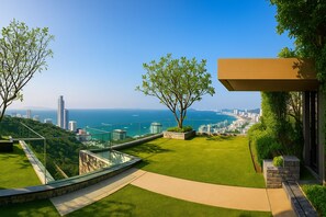 Property grounds - Peaceful stay beach pool walking street nearby in Pattaya City (Muang Pattaya)