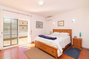4 chambres, fer et planche à repasser, accès Internet, draps fournis