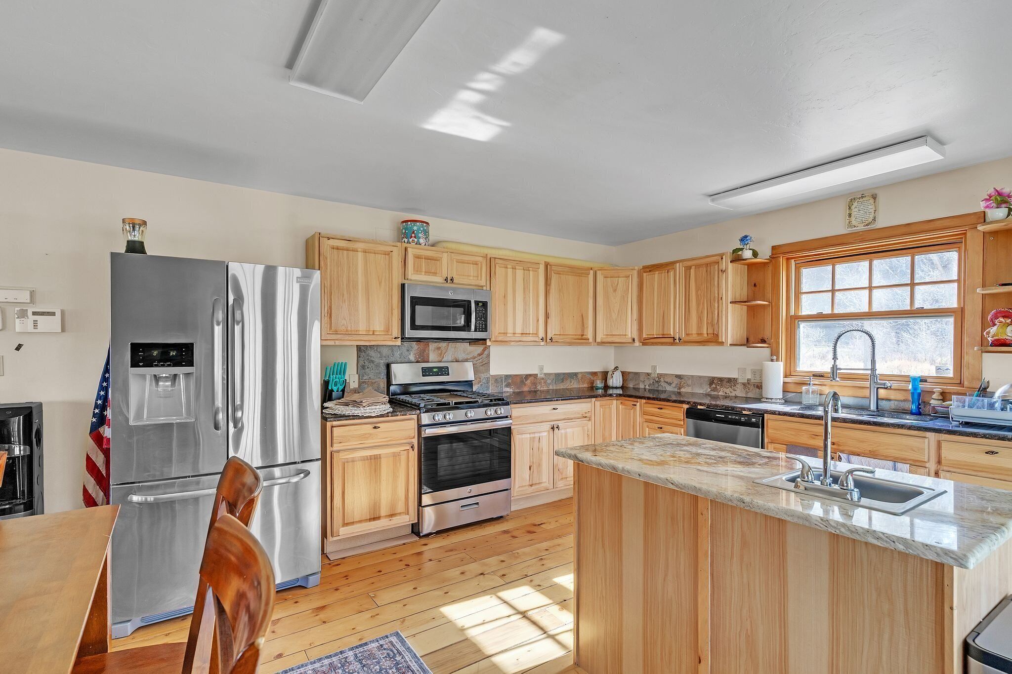 Kjøleskap, mikrobølgeovn, ovn og oppvaskmaskin